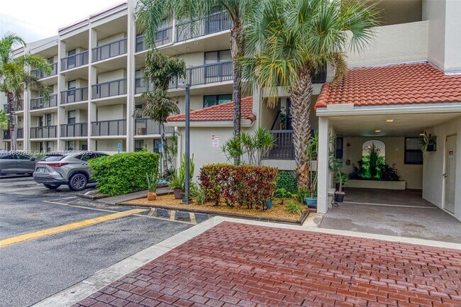 Building Photo - 115 Lake Emerald Dr