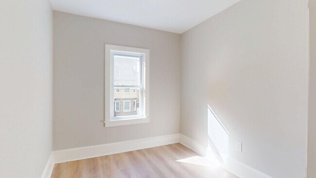 Building Photo - 205 Chelsea St