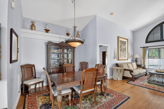 Building Photo - 2725 Pointe Cir