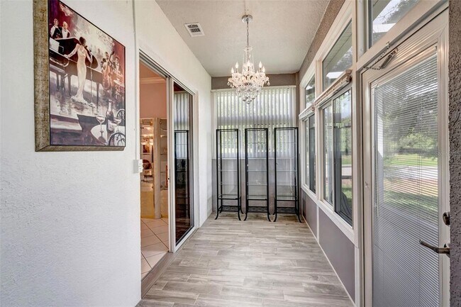 Building Photo - 2500 Castle Pines St