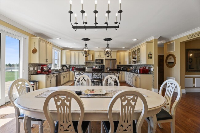 Building Photo - 703 Herricks Ln