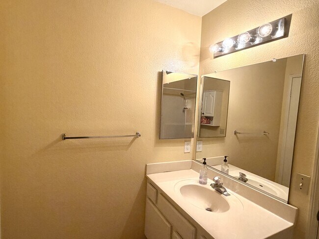 Building Photo - 28133 Vía Domador