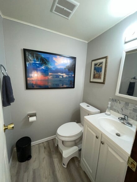 Building Photo - 236 Cresthaven Ln