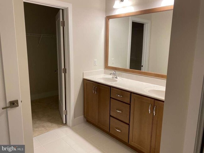 Building Photo - 1007 Morton Aly