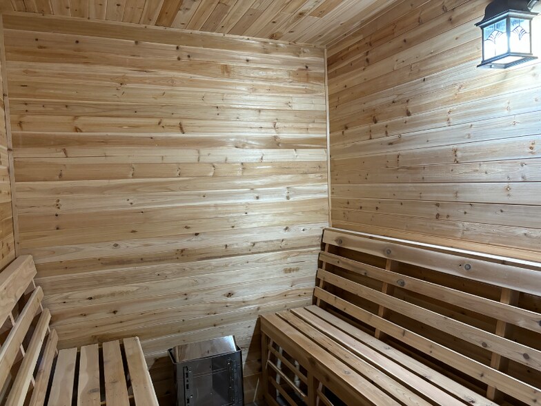 Building Photo - 400 Quadna Rd