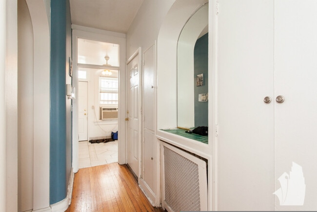 Building Photo - 1849 N Lincoln Ave