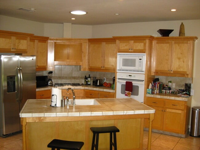 Building Photo - 2500 Sq Ft in Great Neighborhood Near Schools and Bidwell Park!