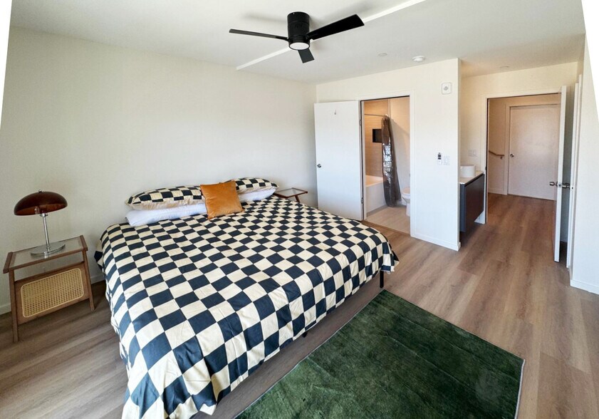 Building Photo - 4548 Huntington Dr S