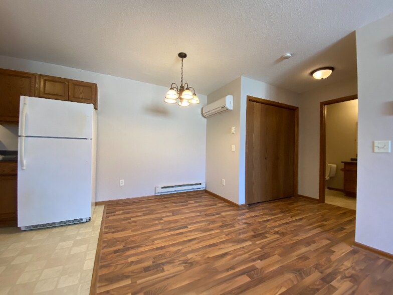 Building Photo - 2451 Main St S