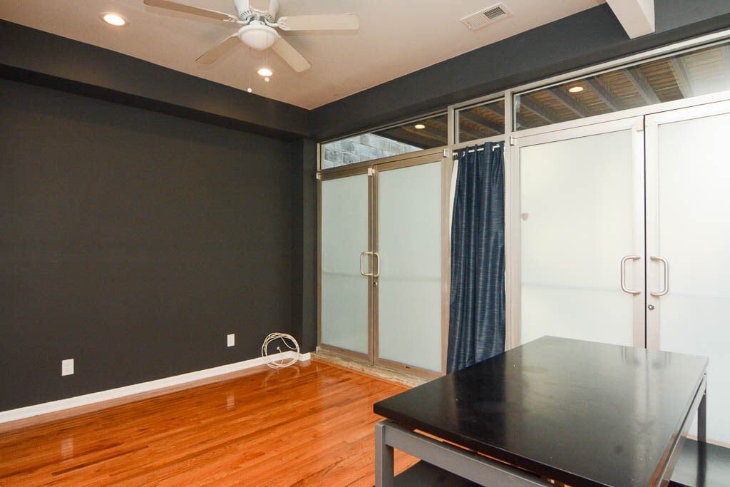 Building Photo - 1450 W Blackhawk St