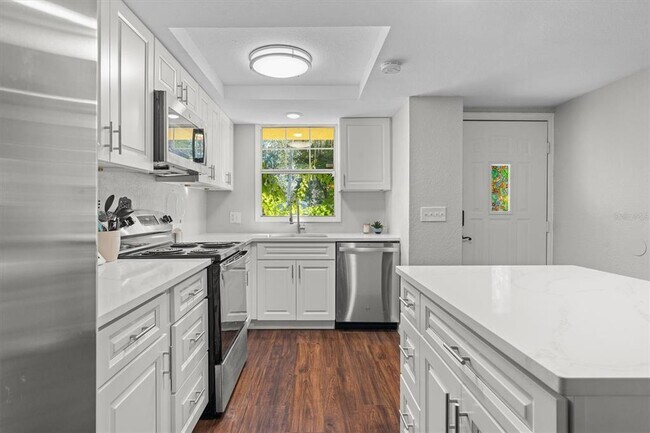 Building Photo - 784 E Michigan St