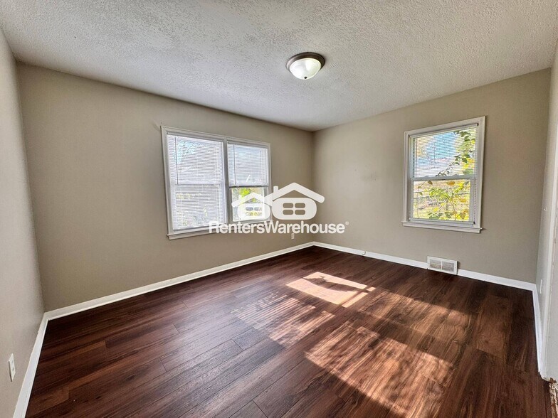 Building Photo - 709 Bell Ave