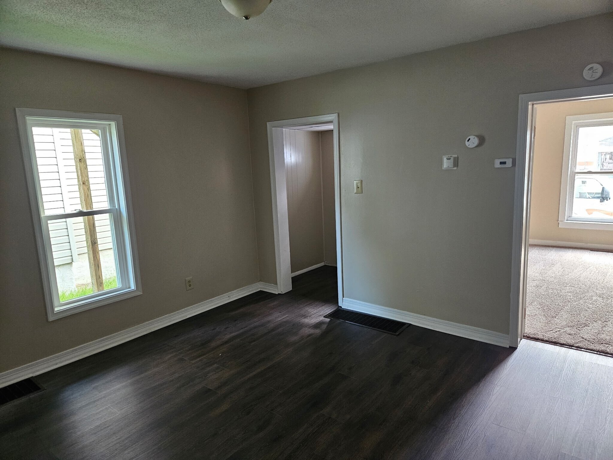 Building Photo - 301303-303 Summerhill Ave