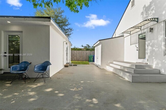 Building Photo - 4430 NW 1st Ave