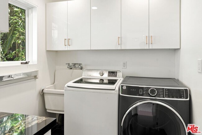 Building Photo - 1404 Devlin Dr
