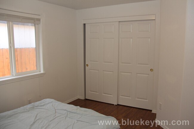 Building Photo - 3 Bed, 2 Bath Home with Large Covered Deck...