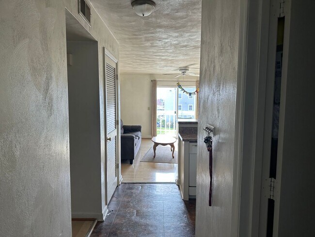 Building Photo - Spacious 4bd/2ba Apartment at Hunters Ridge Condominium