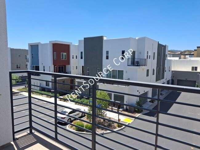 Building Photo - 26943 Pathfinder Ln