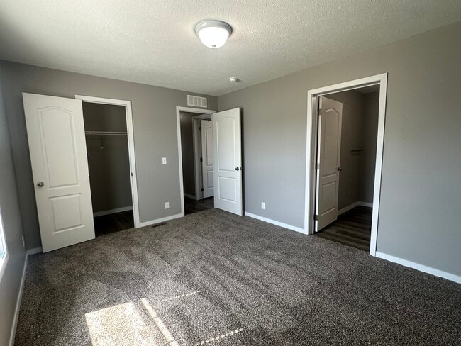Building Photo - 15385 Dominique Dr