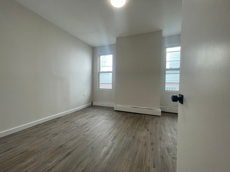 Unit 1 - 56 Atlantic St
