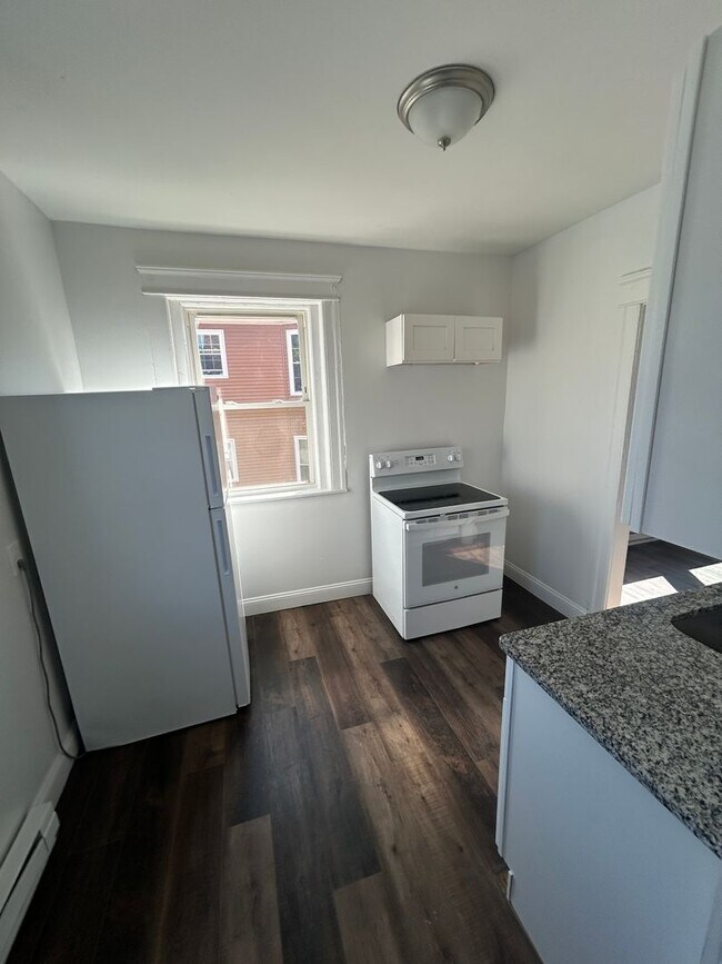 Building Photo - 1A Hitchcock Rd