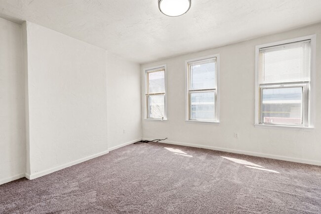 Building Photo - MOVE IN SPECIAL! SCORE HALF OFF 1ST MONTH'...