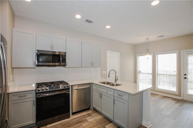 Building Photo - 4130 Wildridge Dr