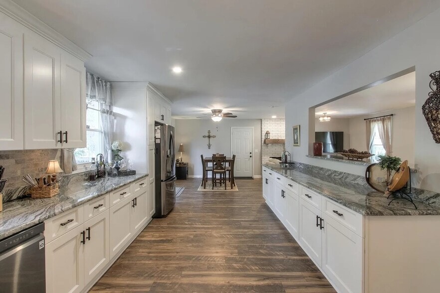 Building Photo - 444 Foothill Dr