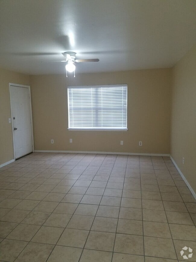 Building Photo - 2 Bedroom, 1.5 Bathroom 1st Floor Condo wi...
