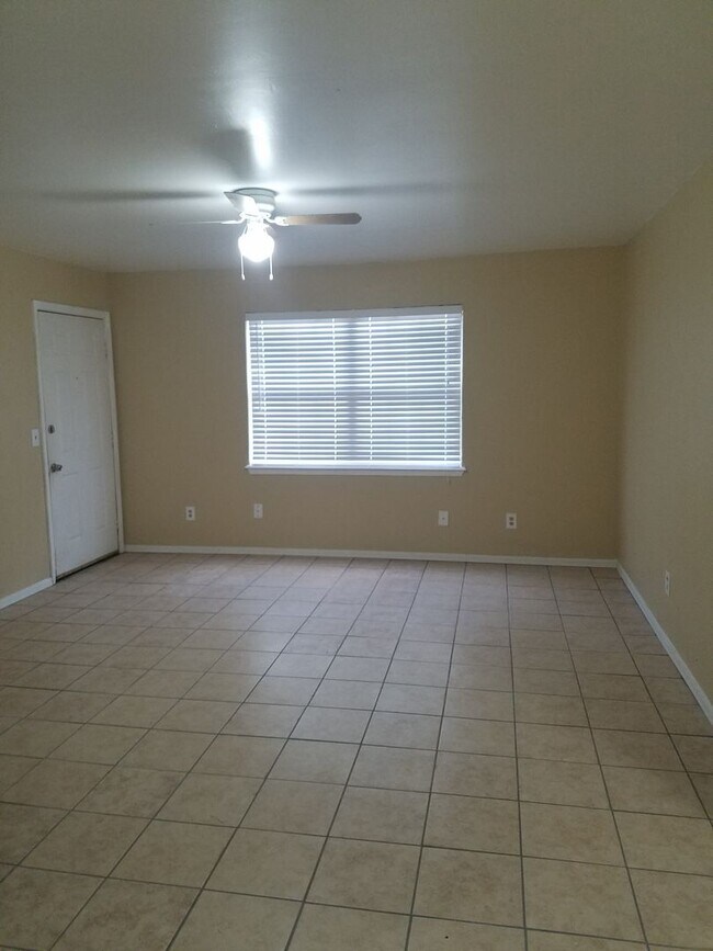 Primary Photo - 2 Bedroom, 1.5 Bathroom 1st Floor Condo wi...