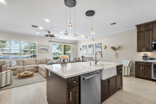 Building Photo - 550 Tomahawk Ct