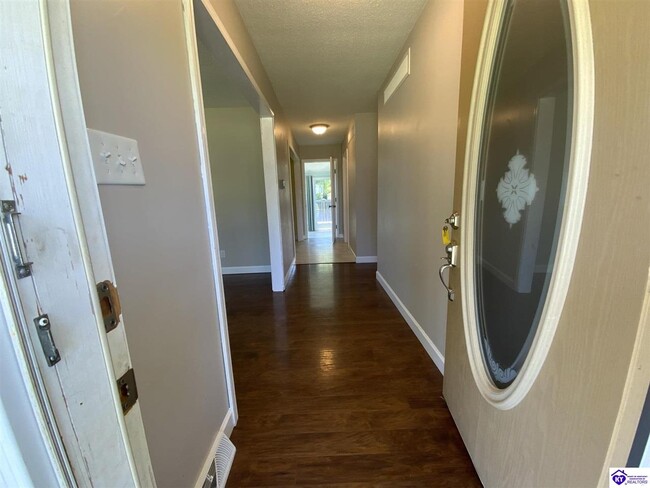 Building Photo - 408 W Crocus Dr