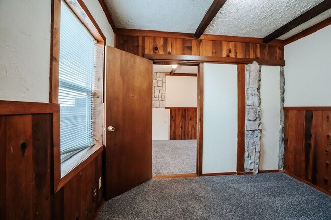 Building Photo - 122 Brennan St