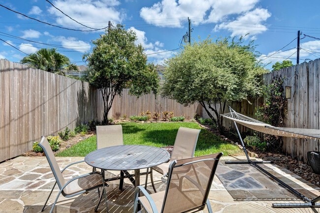 Building Photo - 511 W 22nd St