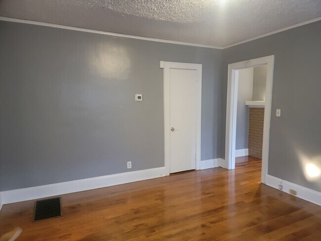 Building Photo - 1364 Carnegie Ave