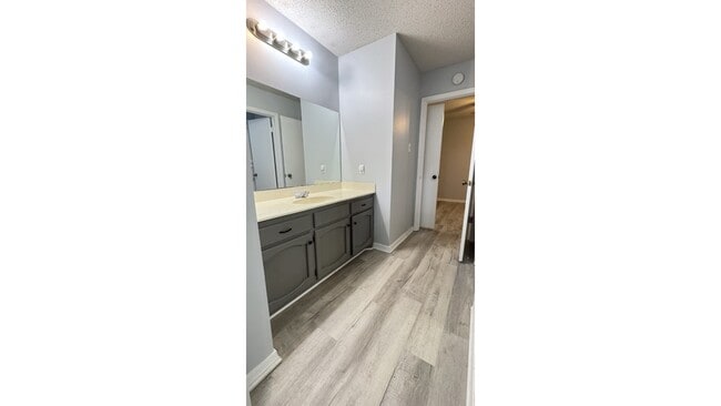 Building Photo - 204 Splane Dr