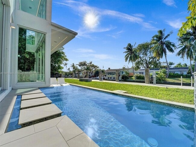 Building Photo - 2217 NE 17th Terrace