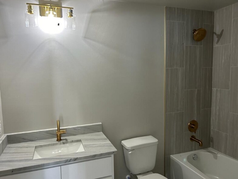 Building Photo - 2944 Evans Ave