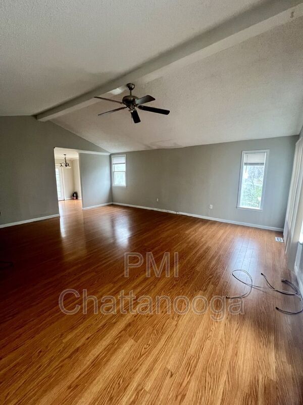 Building Photo - 124 Donna Ln