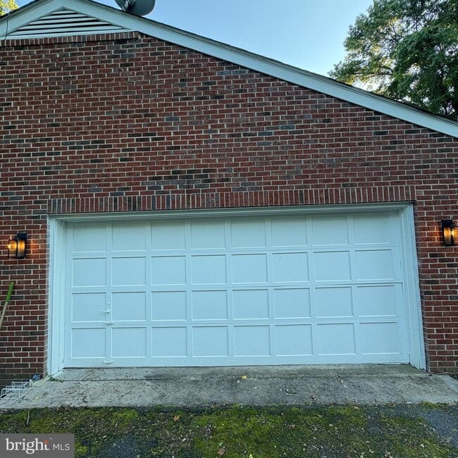 Building Photo - 3502 Holly Rd