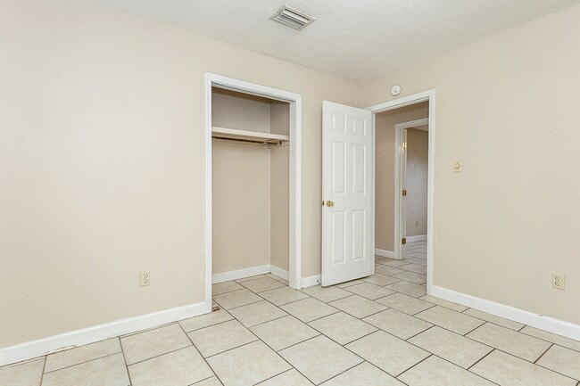 Building Photo - 3 Bedroom home in Gautier