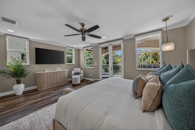 Building Photo - 1215 NE 1st St