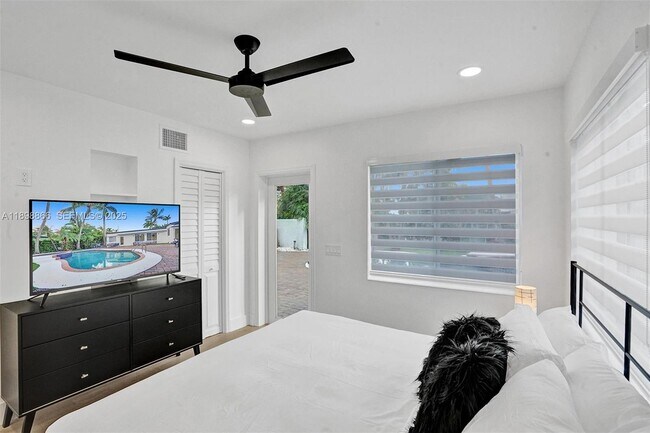 Building Photo - 725 Harrison St