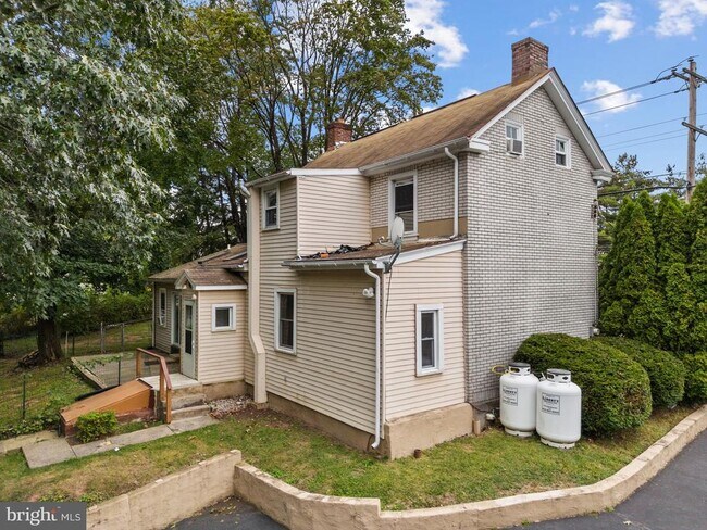 Building Photo - 158 W Butler Ave