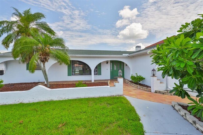 Building Photo - 6422 Lake Sunrise Dr