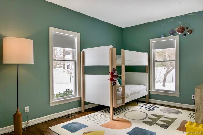 Building Photo - 70 S Country Rd