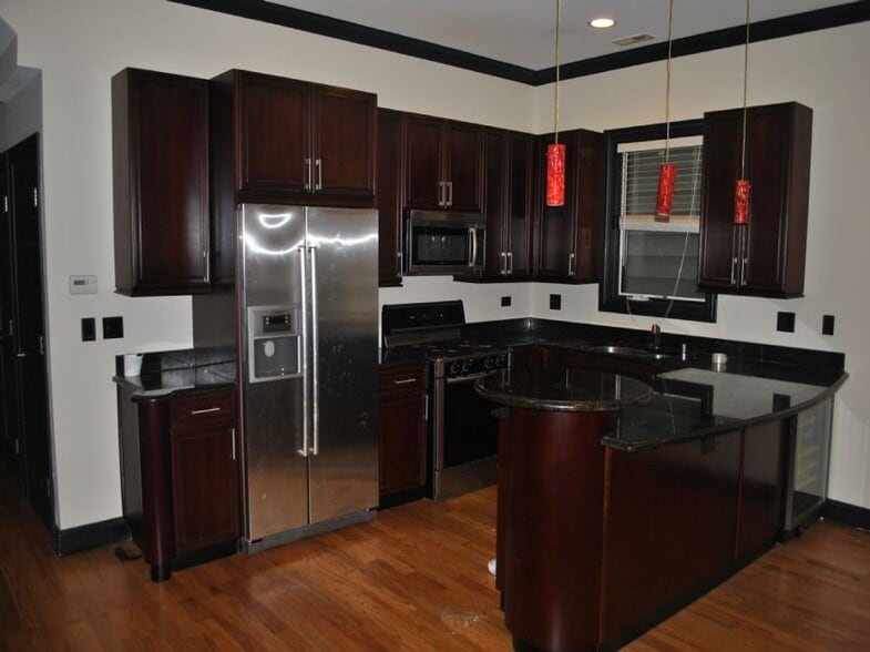 Building Photo - 6318 N Albany Ave