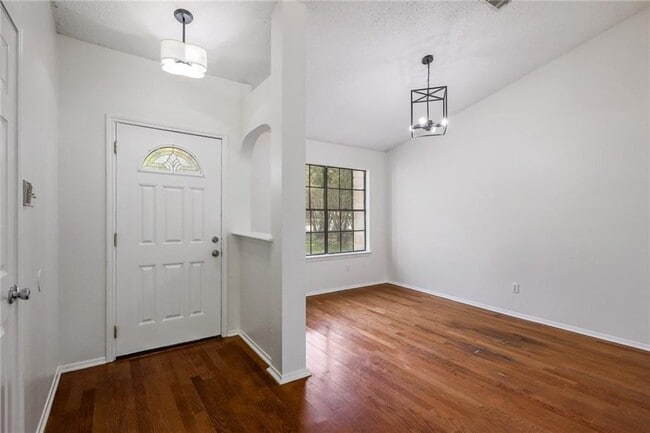 Building Photo - 2502 W Messick Loop