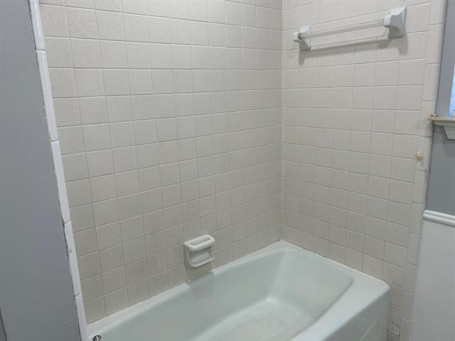 Building Photo - 1709 Vicksburg Dr