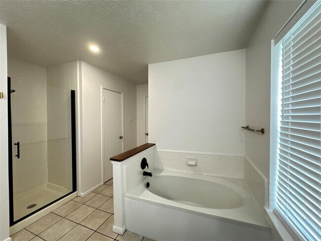 Building Photo - 11407 Sagecreek Dr